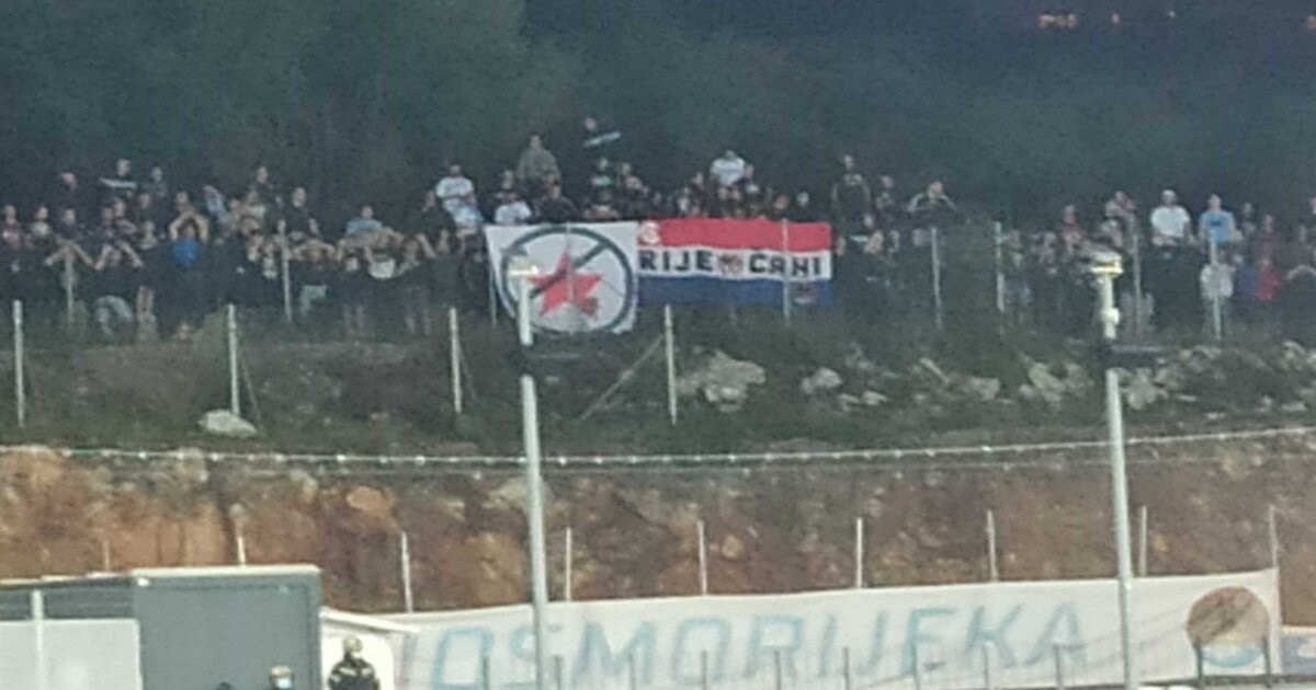Armada s prekriženom petokrakom navija za Rijeku iznad stadiona