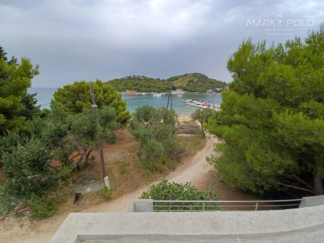 Idila na otoku: Prodaje se kat kuće na Vrgadi, 30 metara od plaže