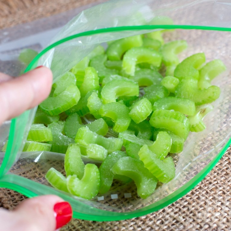 Kako pravilno zamrznuti celer da sačuva svježinu i okus? Jedan korak mnogi preskaču