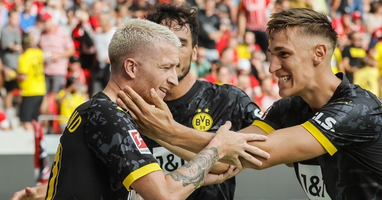 Borussia u napetoj završnici na krilima veterana srušila Freiburg