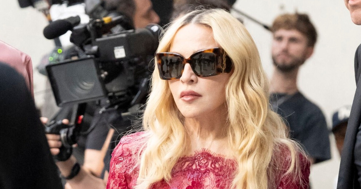 Madonna potezom na reviji naljutila mnoge, ljudi: "Pravit ćemo se da je cool?"
