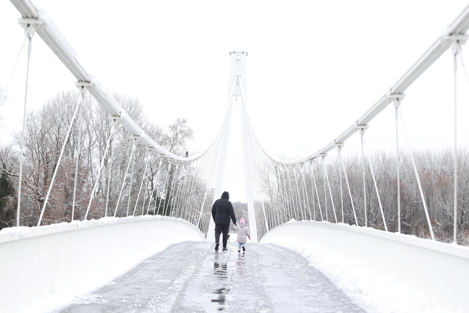 FOTO I VIDEO Zimska idila u Osijeku: Snijeg zabijelio grad