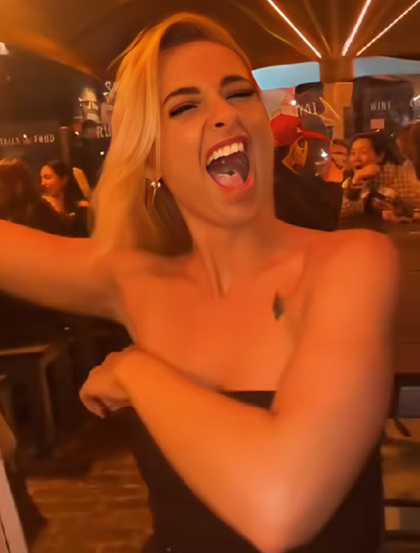 Izgubila mobitel u izlasku, kad ga je pronašla, otkrila je novi video. Sad je viralan