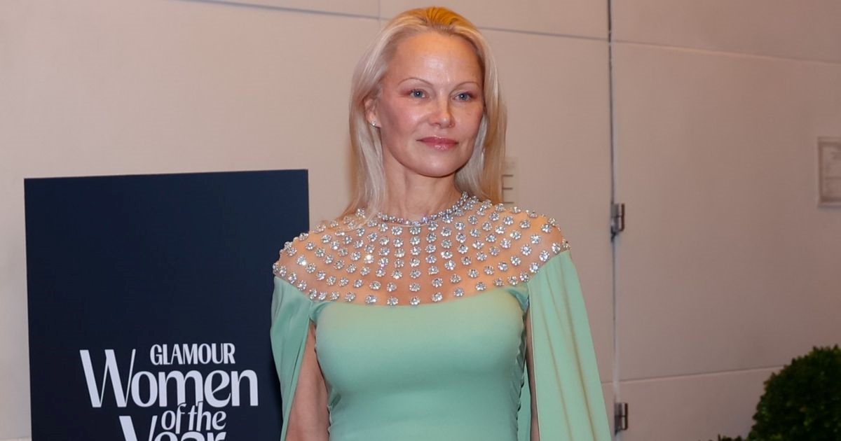 Pamela Anderson odabrala je savršen jesenski lak za crveni tepih