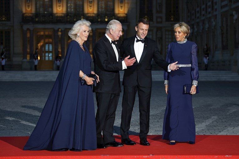 Camilla je na svečanu večeru s Macronom u Versaillesu nosila poseban nakit