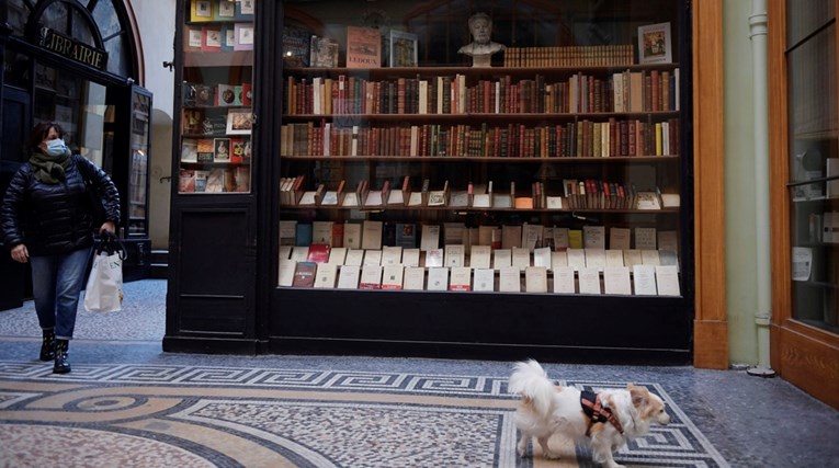 Francuska želi zabraniti besplatnu dostavu knjiga, tako žele pomoći manjim knjižarama
