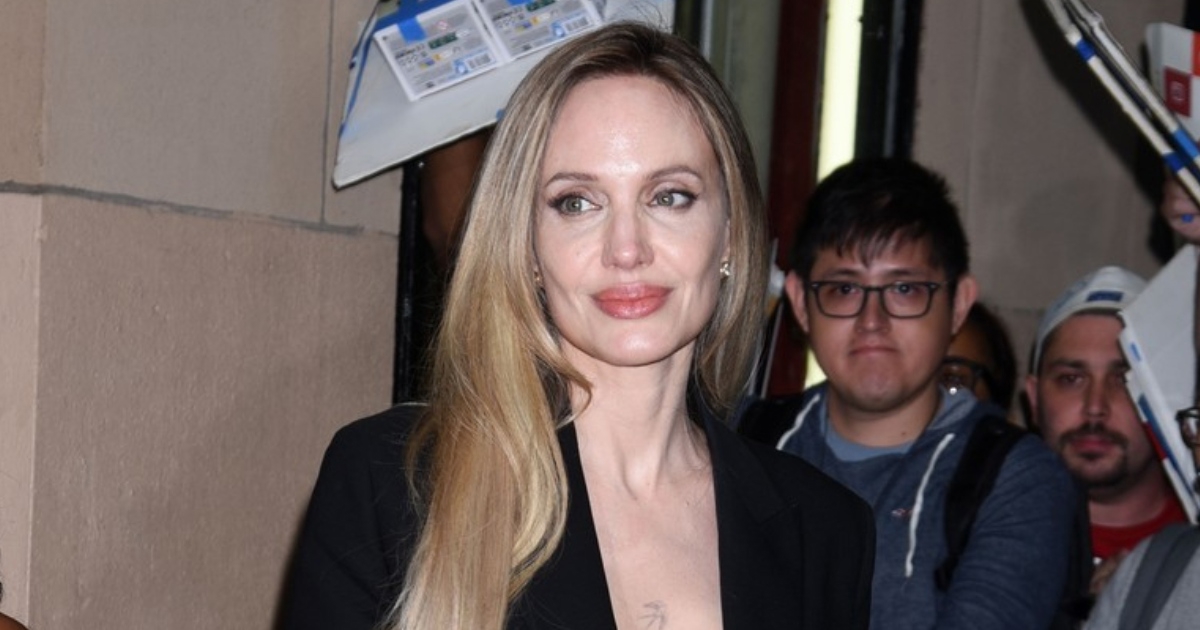 Angelina Jolie u crnom od glave do pete: Jedan detalj ukrao je pažnju