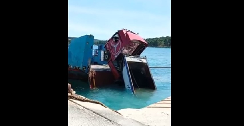 VIDEO Na Hvaru kamion pao u more