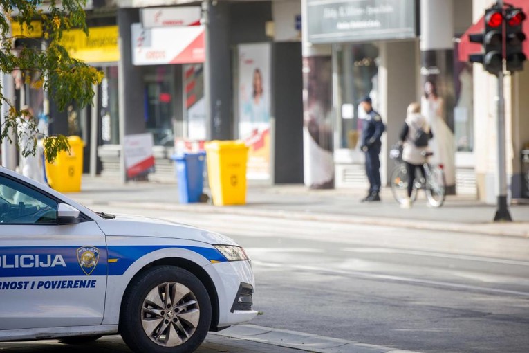 Uplatili 31.800 eura za vozilo iz Danske. Ostali bez auta i novca