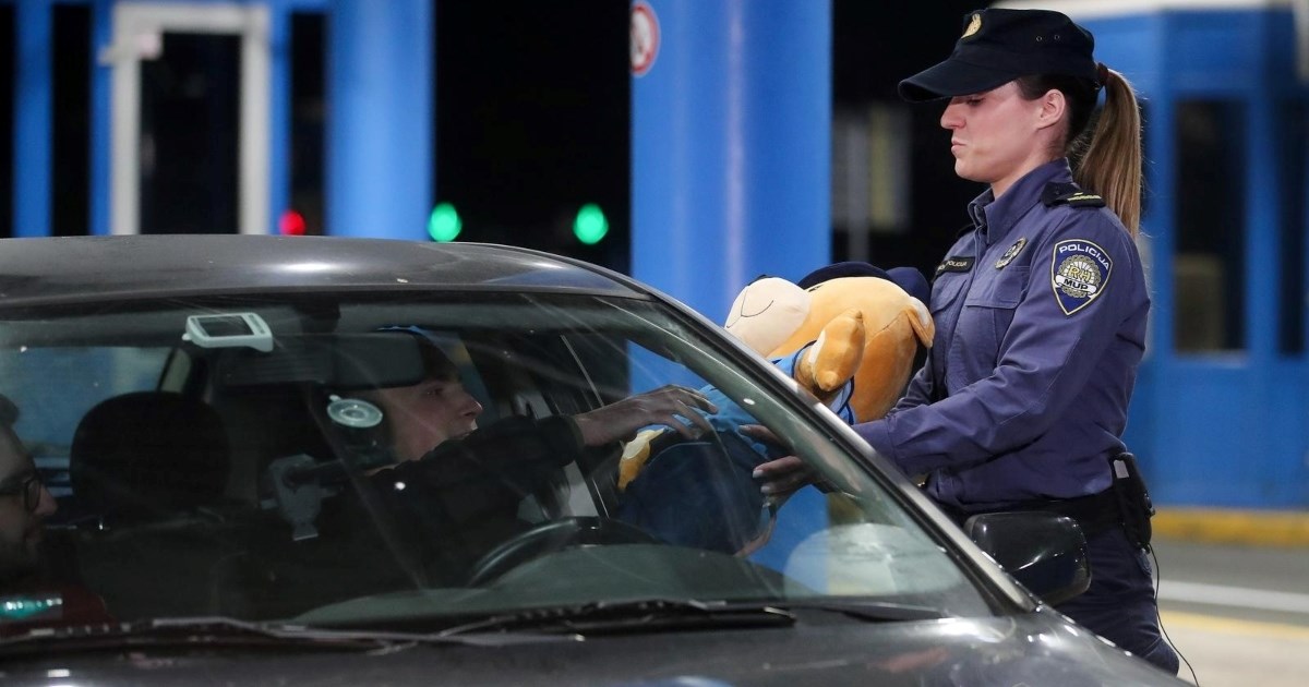 Posljednji putnik na graničnom prijelazu Bregana dobio policijskog medvjedića