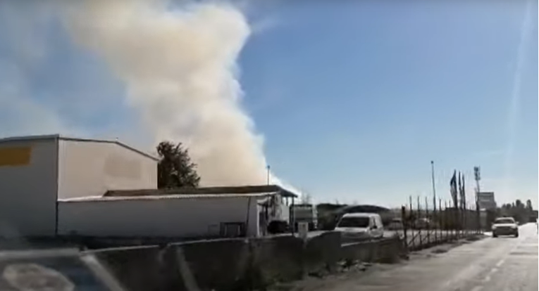 VIDEO Kod Splita izbio požar, diže se gusti dim