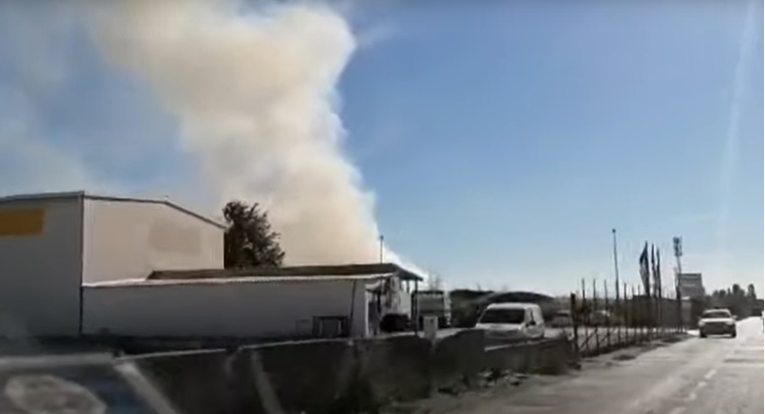 VIDEO Kod Splita izbio požar, diže se gusti dim
