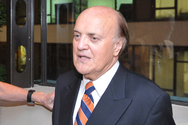 Umro američki ratni reporter Peter Arnett