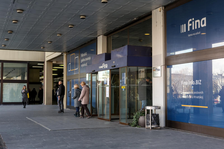 Blokirani računi za više od 192 tisuće ljudi. Dug premašio 4 milijarde eura