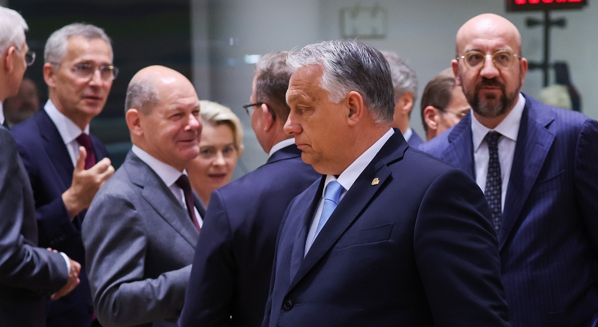 Napeti sastanak trajao satima. Onda je Orbanu predloženo: Možda da popiješ kavu vani