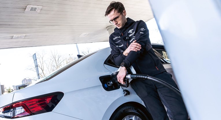 Rally vozač u Škodi prešao gotovo 2900 km bez točenja goriva