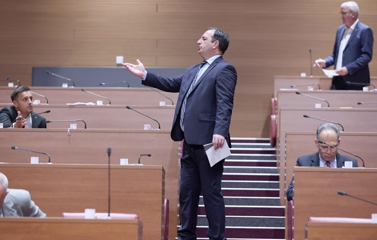Saborska rasprava potrajala do dugo u noć. HDZ-ovac Možemovcima: Lažovi i prevaranti