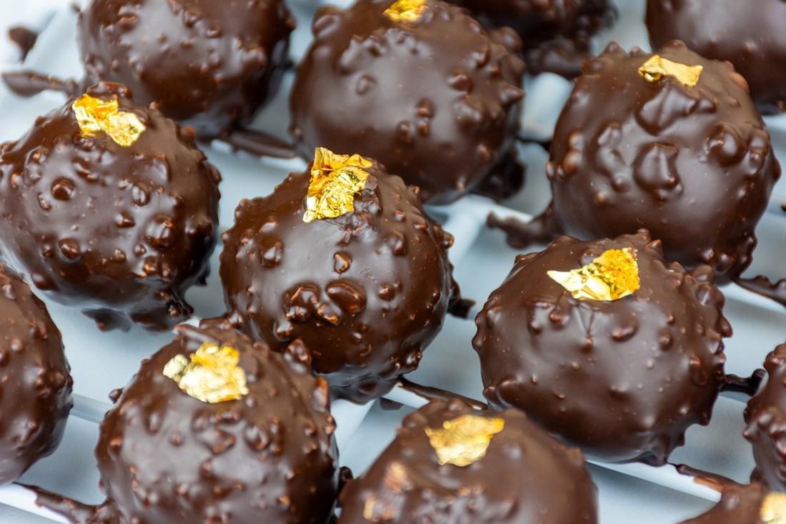 Brze Ferrero Rocher kuglice: Recept bez pečenja gotov za 15 minuta