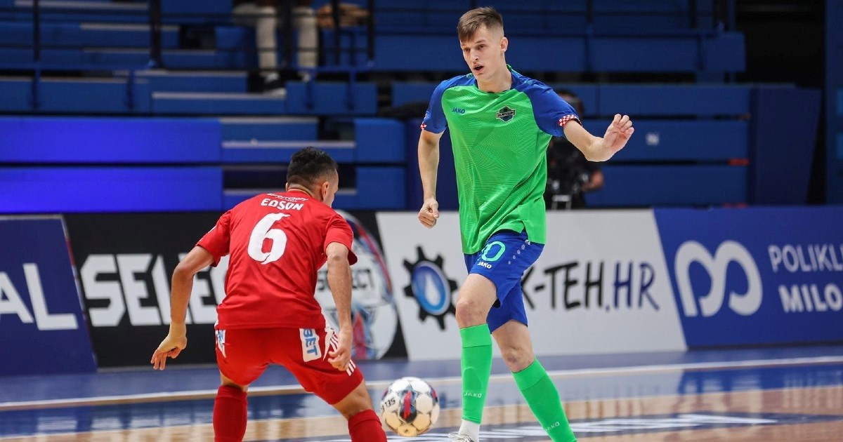 Jedan je od najboljih igrača SHMNL-a. Igrao je za BiH, a sada je pozvan za Hrvatsku