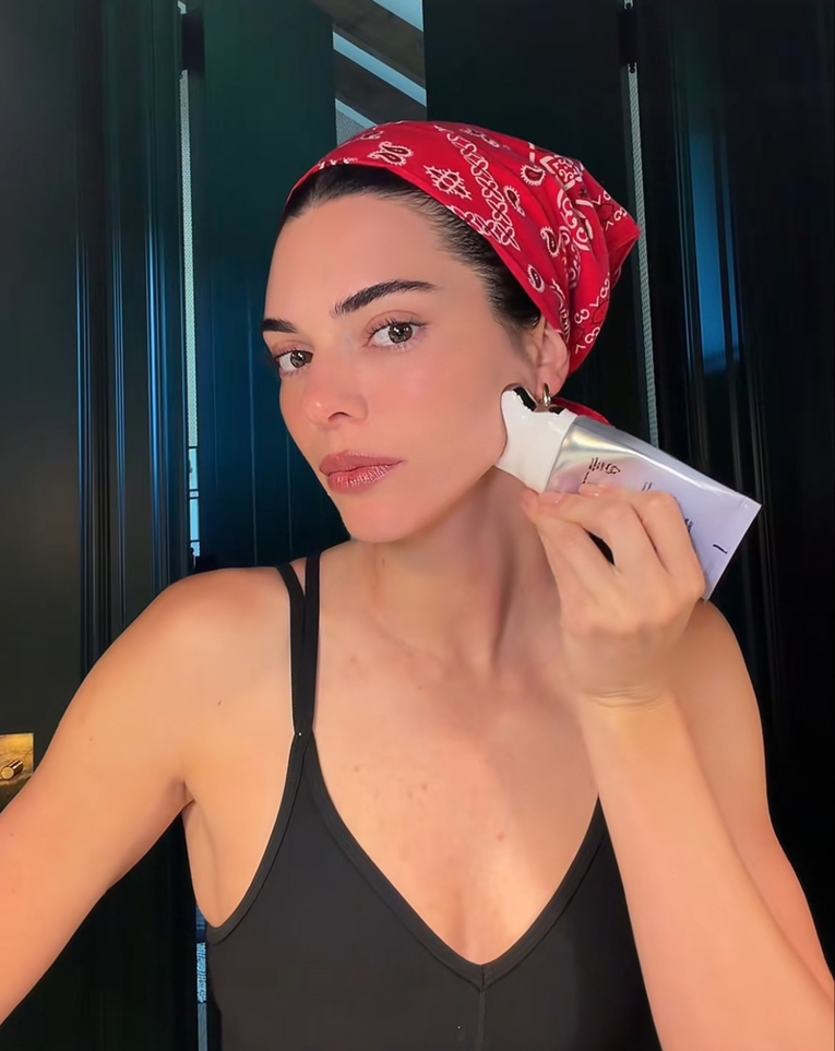 Tajna zategnute kože Kendall Jenner? Jedan K-beauty hit