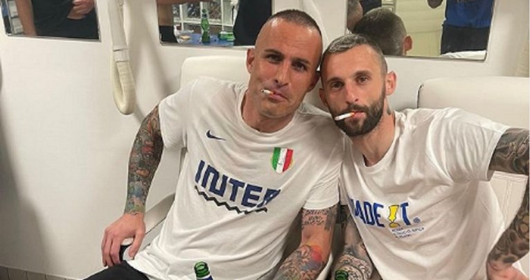 Brozović u gaćama uz cigarete i pivo proslavio osvajanje talijanskog kupa