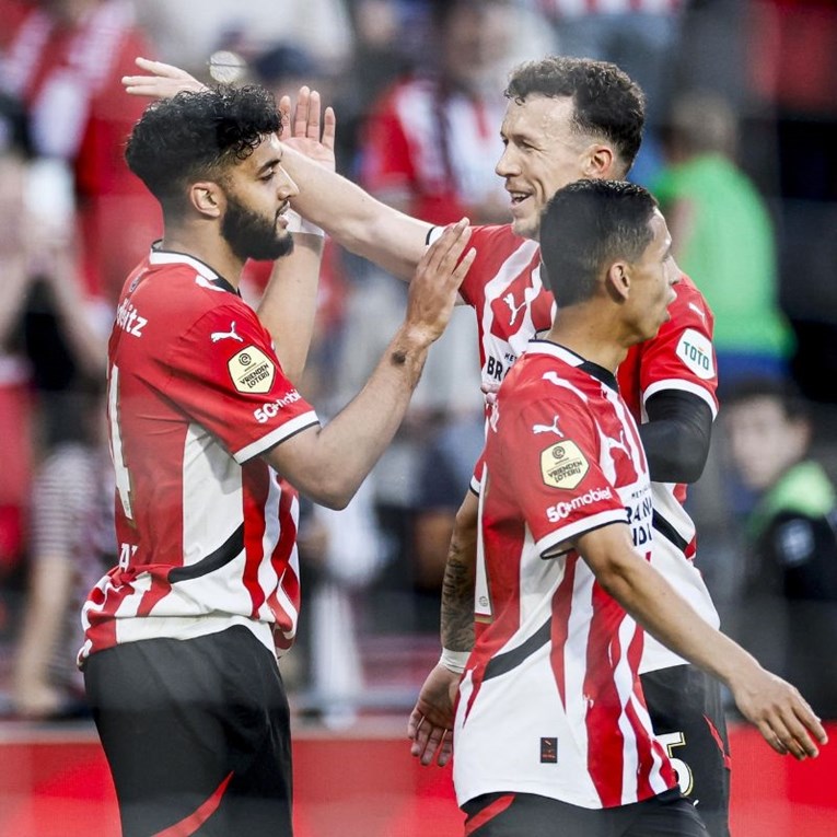 Ajax kiksao u 99. minuti i u nevjerojatnom raspletu gurnuo PSV prema tituli