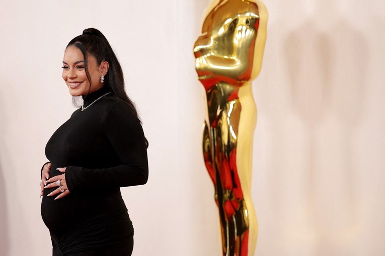 Vanessa Hudgens na crvenom tepihu Oscara potvrdila da je trudna