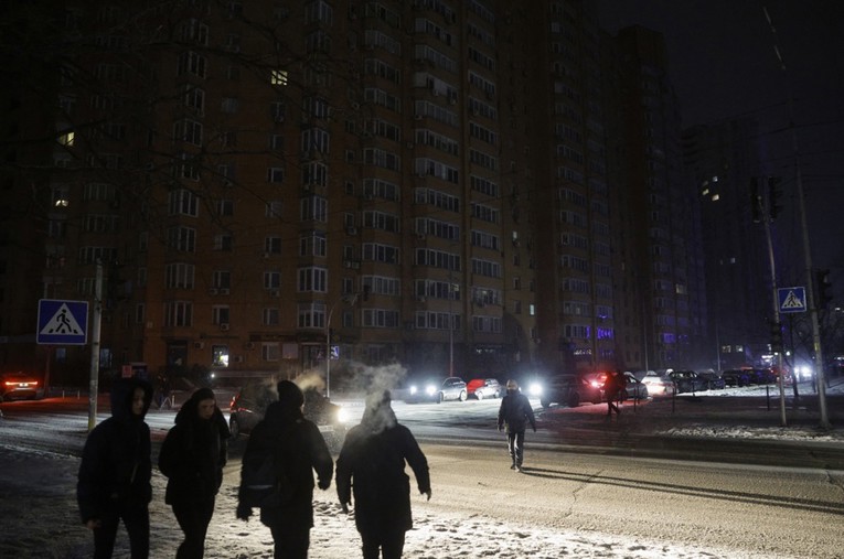 Kijevu prijeti 14 do 16 sati dnevno bez struje ako Rusija nastavi napade