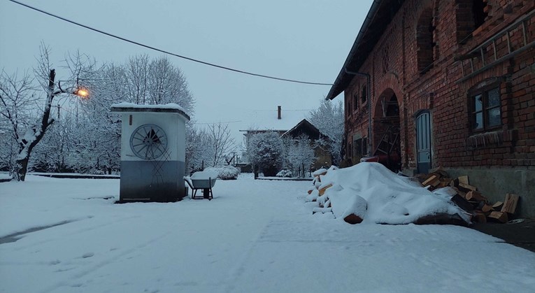 VIDEO U Slavoniji i Podravini pada snijeg, najviše ga ima u Virovitici i Požegi