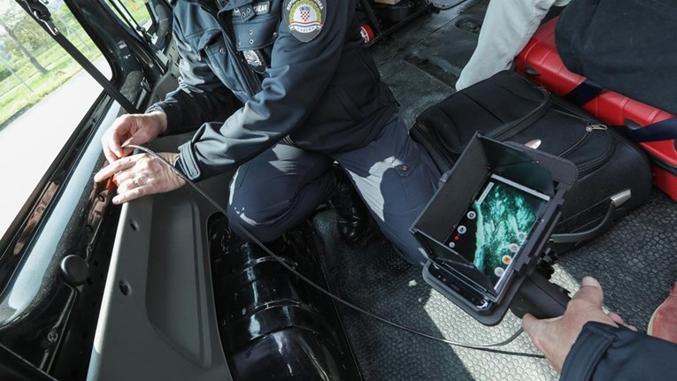 Carinici mu 2011. zaplijenili 100.000 eura na granici. Hrvatska mora vratiti novac