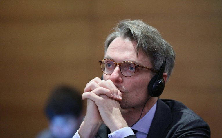 Švedski sigurnosni savjetnik dao ostavku u manje od 24 sata zbog fotki na Grindru