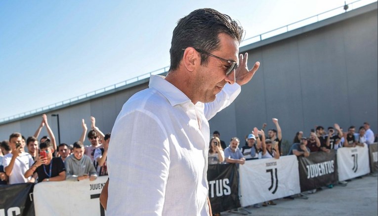 Buffon se vratio u Juventus: Dočekale ga stotine navijača i novinara