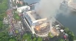 VIDEO U Manili golemi požar uništio povijesnu zgradu