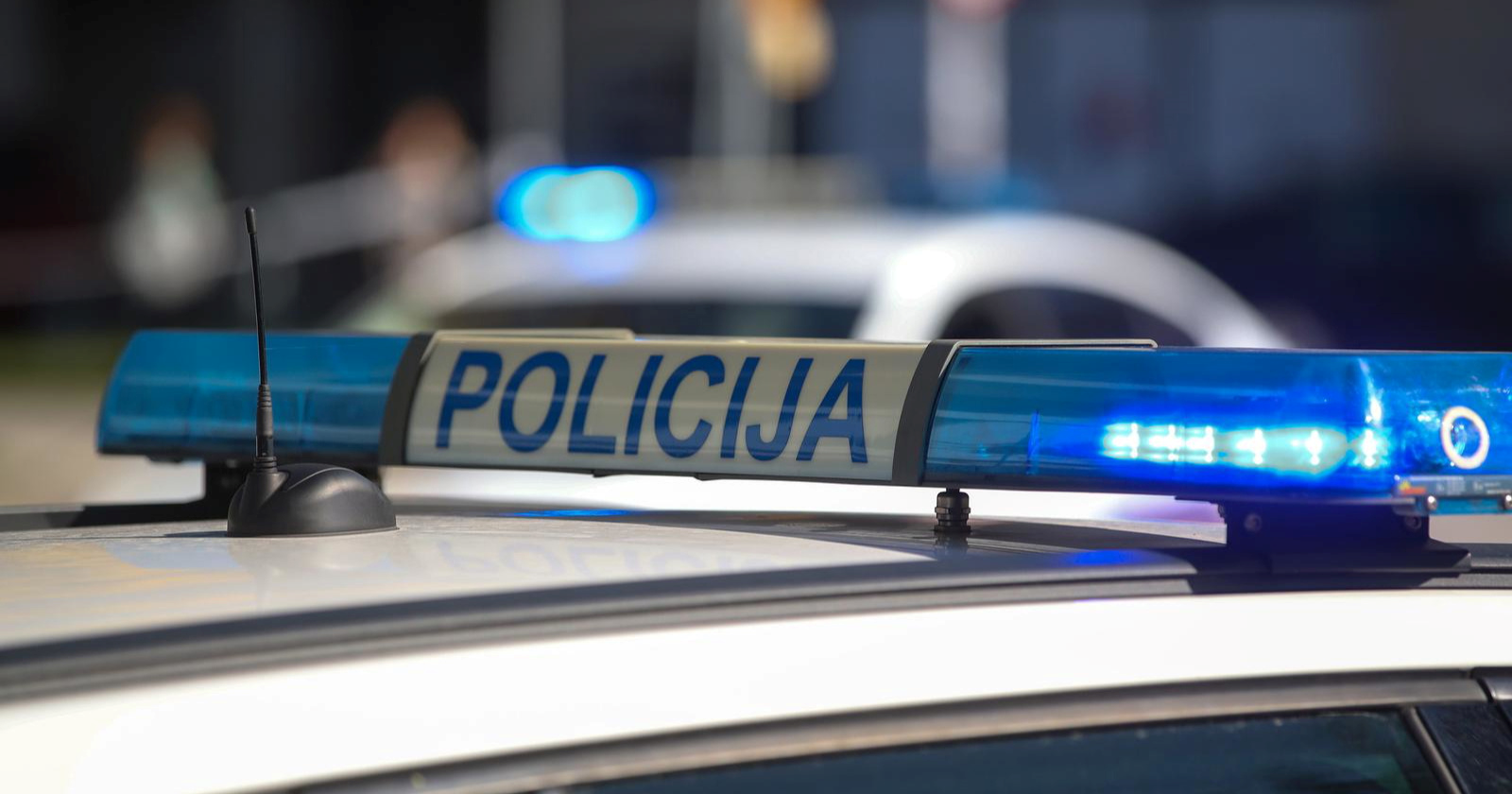 U kafiću u Rogoznici muškarca udario bocom u glavu. Kazneno je prijavljen