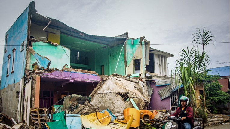Broj žrtava od potresa u Indoneziji narastao na 56, ozlijeđenih 826