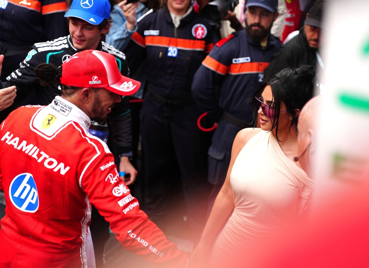 Poljubac Kim Kardashian i Lewisa Hamiltona zapalio društvene mreže, nižu se reakcije