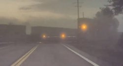 VIDEO Vozač Tesle objavio jezivu snimku. Auto je vozio sam, za dlaku izbjegao smrt