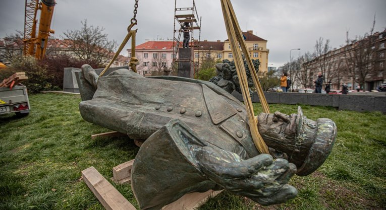 Prag uklonio spomenik sovjetskom maršalu unatoč prosvjedima iz Moskve