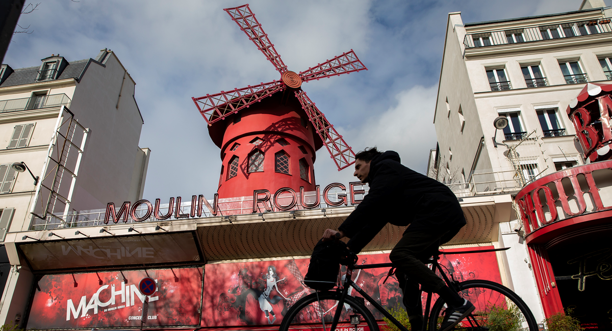 Preko noći otpala krila vjetrenjače s kultnog pariškog Moulin Rougea