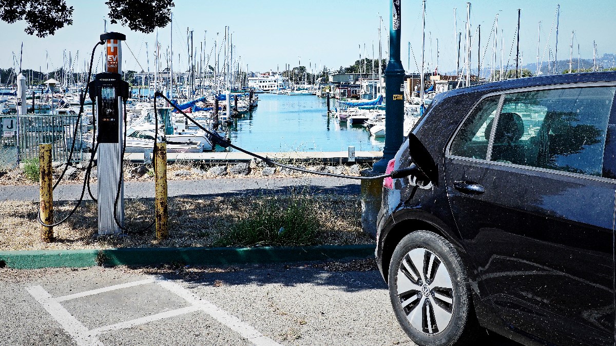 Šef BMW-a: Brojne EU zemlje nemaju mrežu punionica za električne automobile