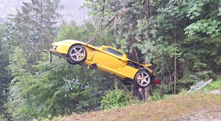 FOTO Rijetki Porsche od 1,7 milijuna eura uništen u nesreći kod Salzburga