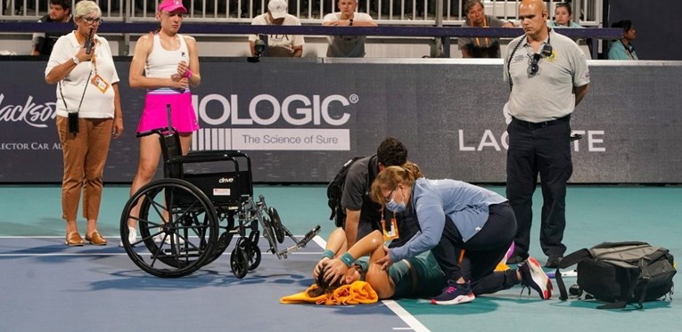VIDEO Bivšu pobjednicu US Opena u kolicima izveli s terena. Plakala je u bolovima