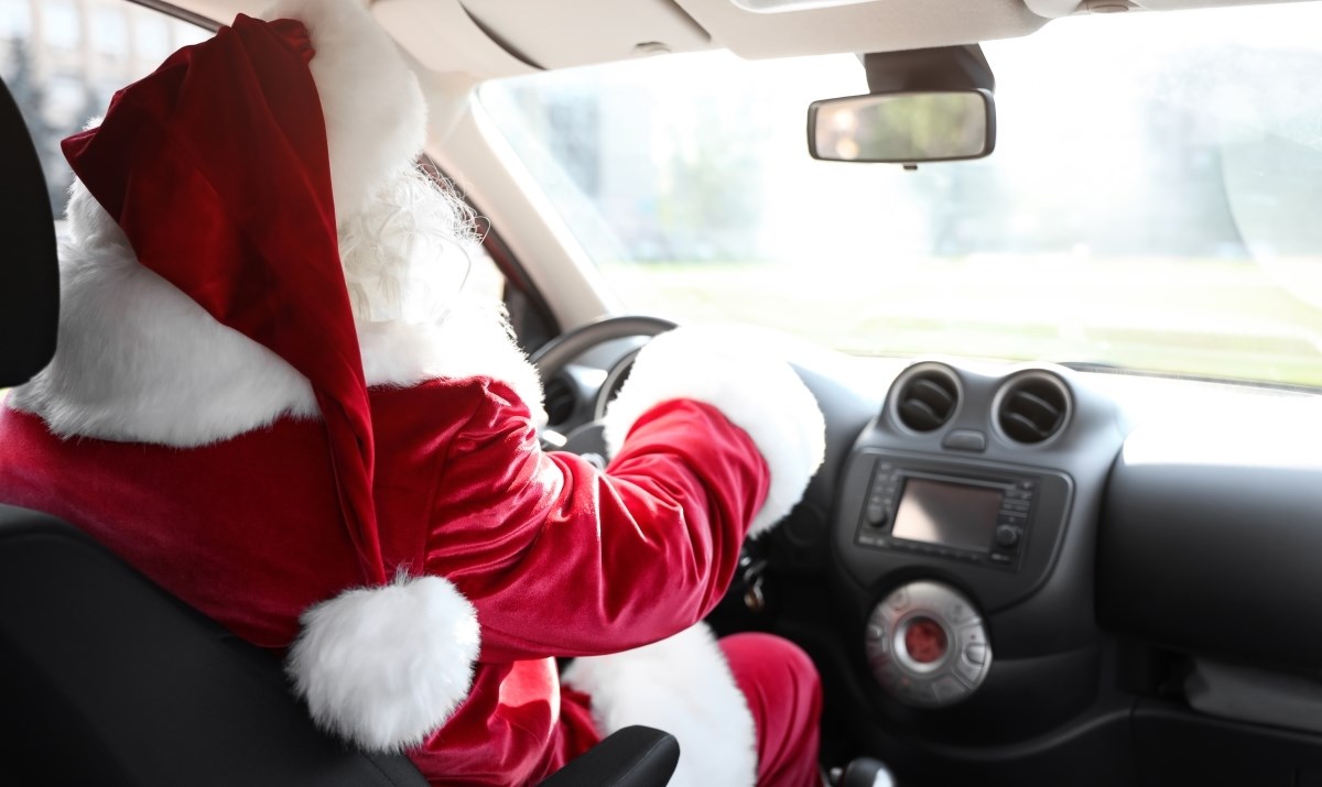 Pijani Djed Mraz u Njemačkoj nosio poklone pa se autom zabio u kuću