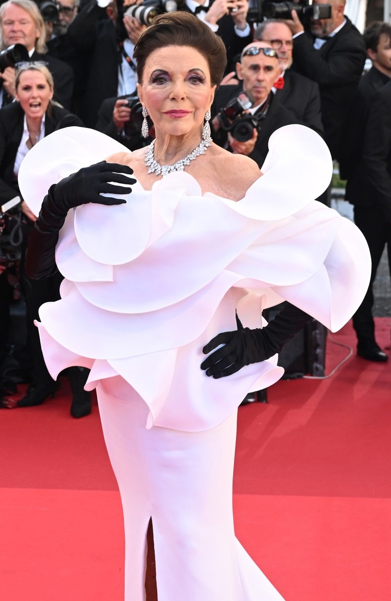 Joan Collins (92) na crvenom tepihu u Cannesu oduševila izgledom