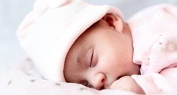 Tvrtka povlači iz prodaje jastuke za bebe. Povezuju se sa smrću osam beba