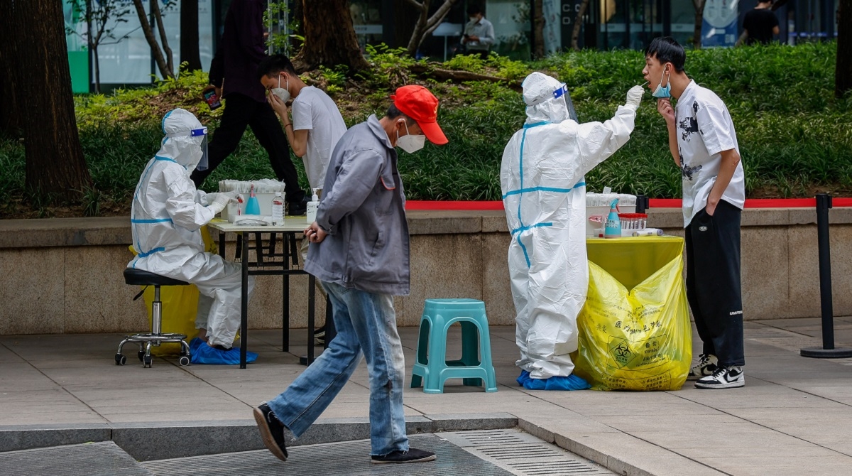 Stotine zaraza koronom povezane s poznatim barom u Pekingu, tisuće ljudi u izolaciji