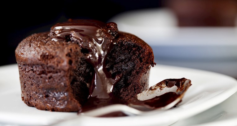 Tko se nakon silnih kolača ipak zaželio slatkog? Imamo recept za najčokoladniji sufle