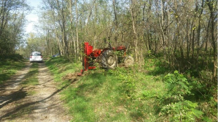 Traktorist iz Podravine nađen mrtav, ispao pa ga prikliještio kotač