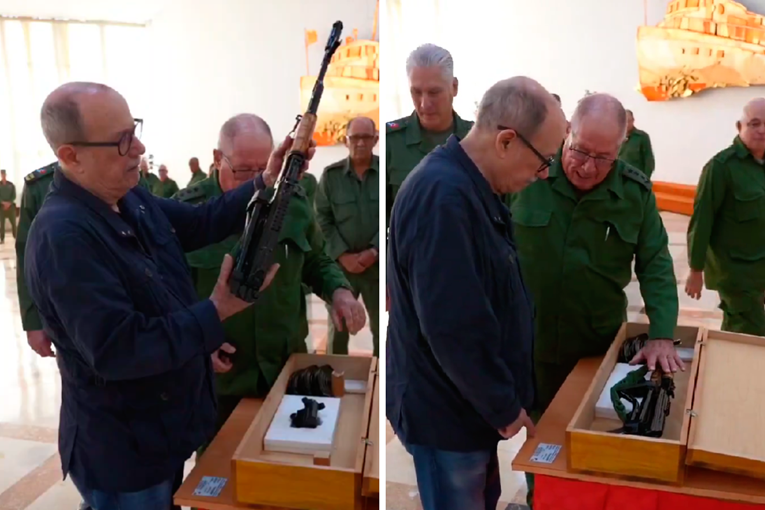 Kubanski pjevač (79) rekao da će braniti zemlju. Vojska mu poklonila automatsku pušku