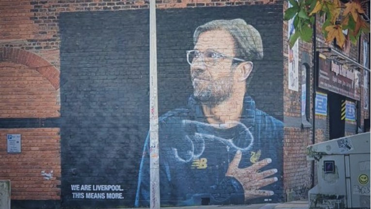 Uništen veliki Kloppov mural u Liverpoolu. Nacrtali penis preko Nijemca